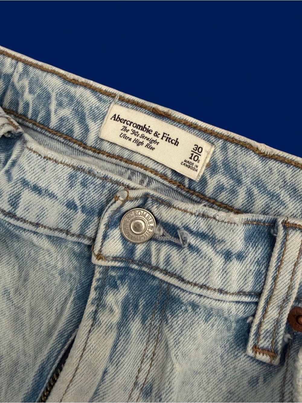 Abercrombie & Fitch Light Wash 90s Straight Ultra High Rise Jeans